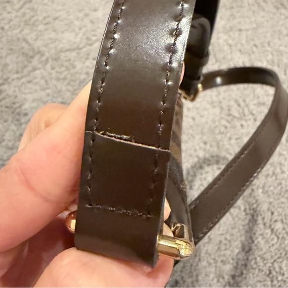 Elegant  Brown Checkered Shoulder Bag - Picture 10 of 11